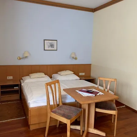 Zur Post Hotel 3*